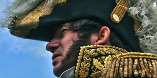 Acteur gekostumeerd met hoed in de rol van maarschalk uit het leger van Napoleon